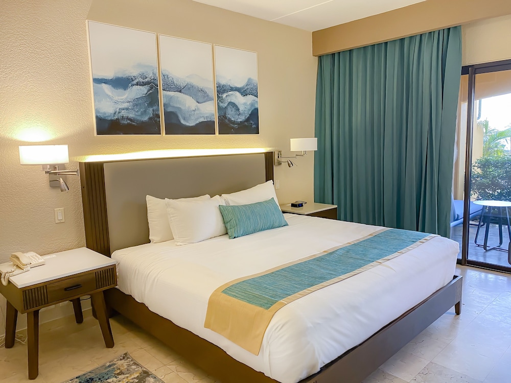 The Royal Sea Aquarium Resort 27/84