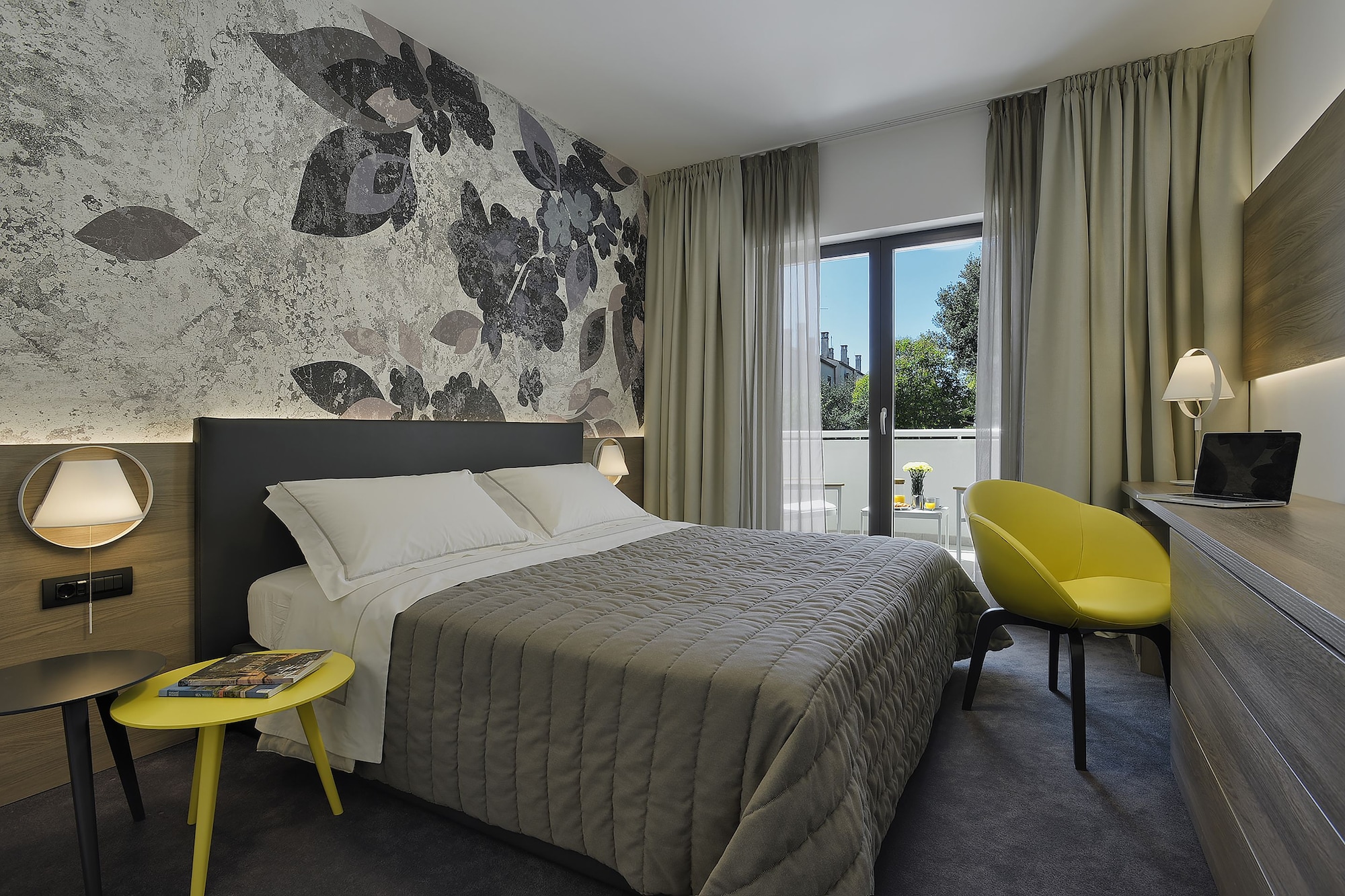1 BEDROOM, BASIC, DOUBLE OR TWIN BED, BALCONY