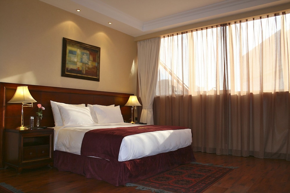 Trianon Hotel 6/63