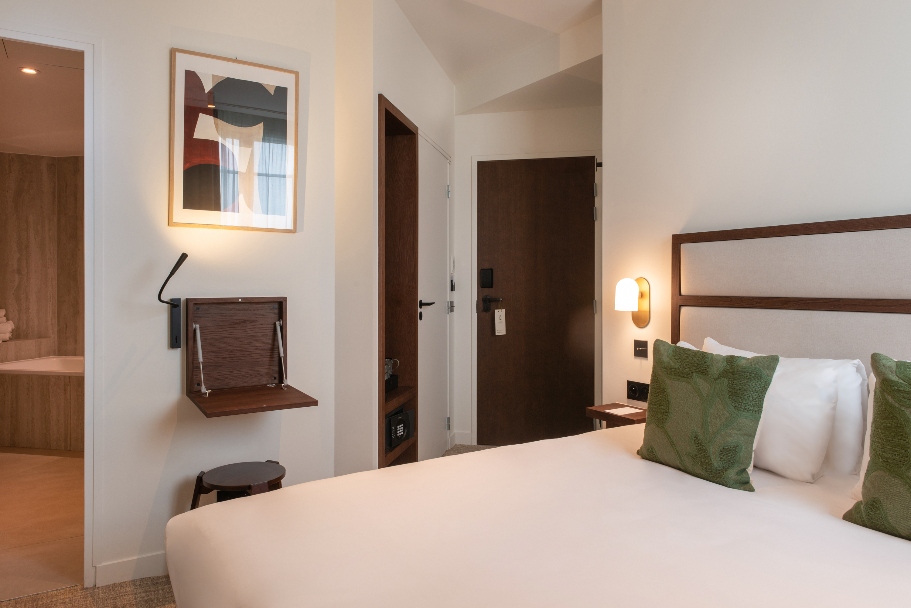 Deluxe, Double Bed