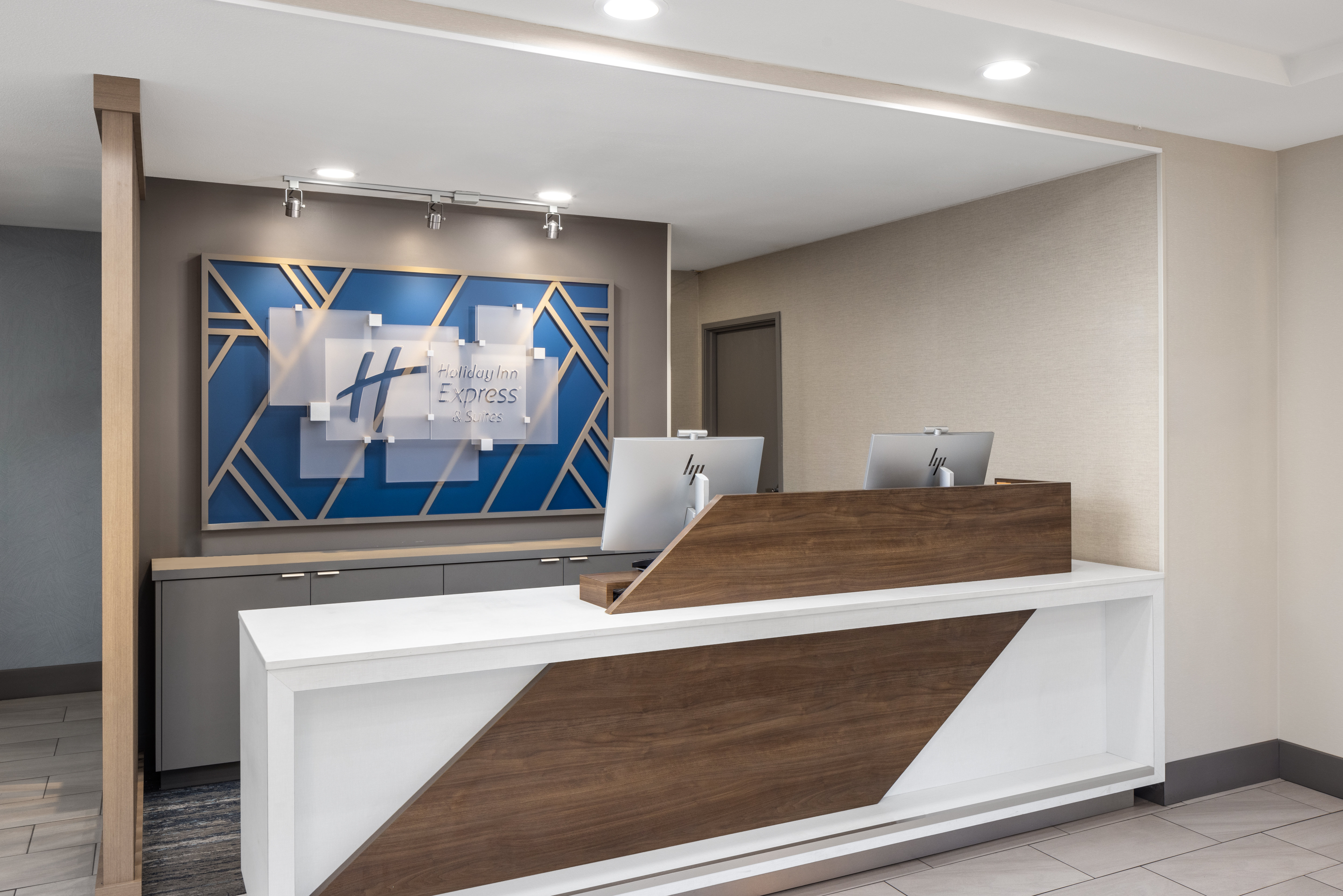 Holiday Inn Express Hotel Suites Sacramento Ne C 13/75