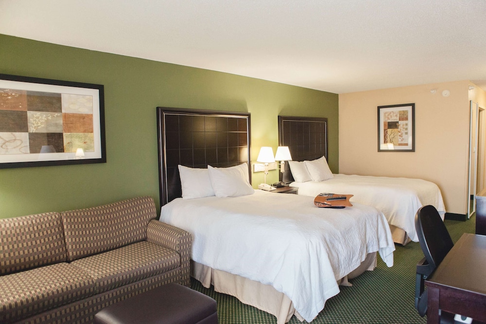 Hampton Inn Bloomington West 17/45