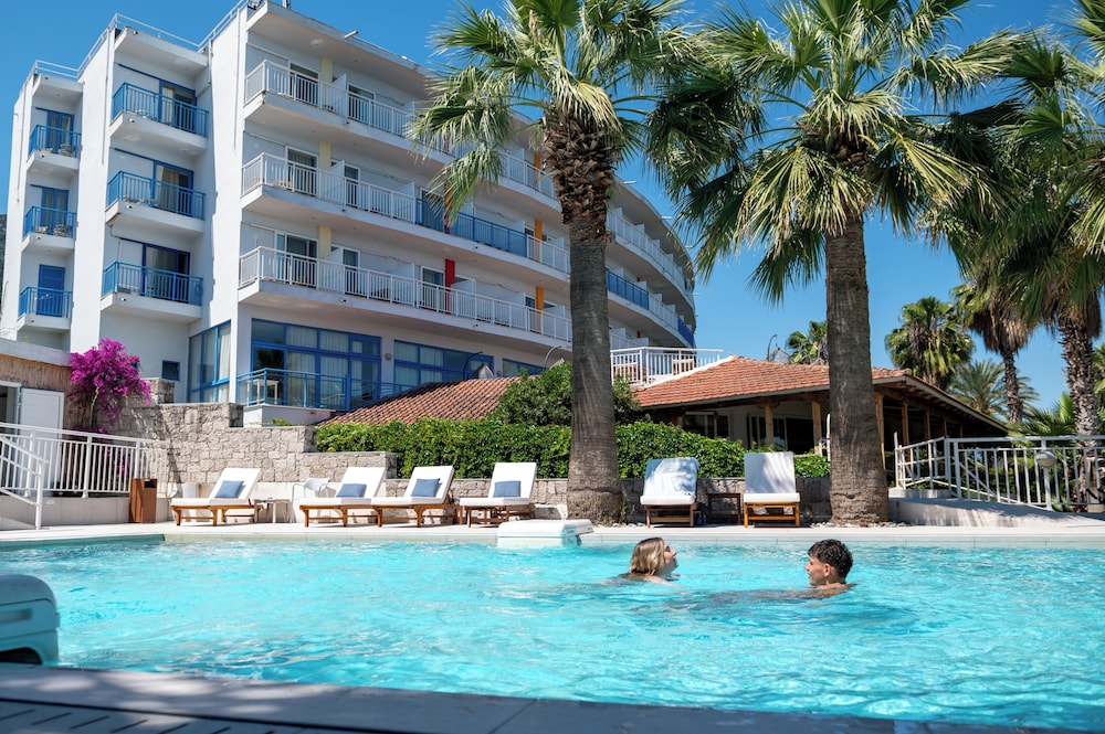 Hotel Sissy Kamena Vourla 1/50