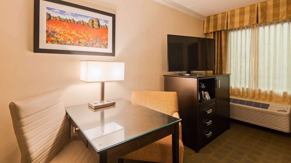 Best Western Plus White Bear Country Inn 44/47