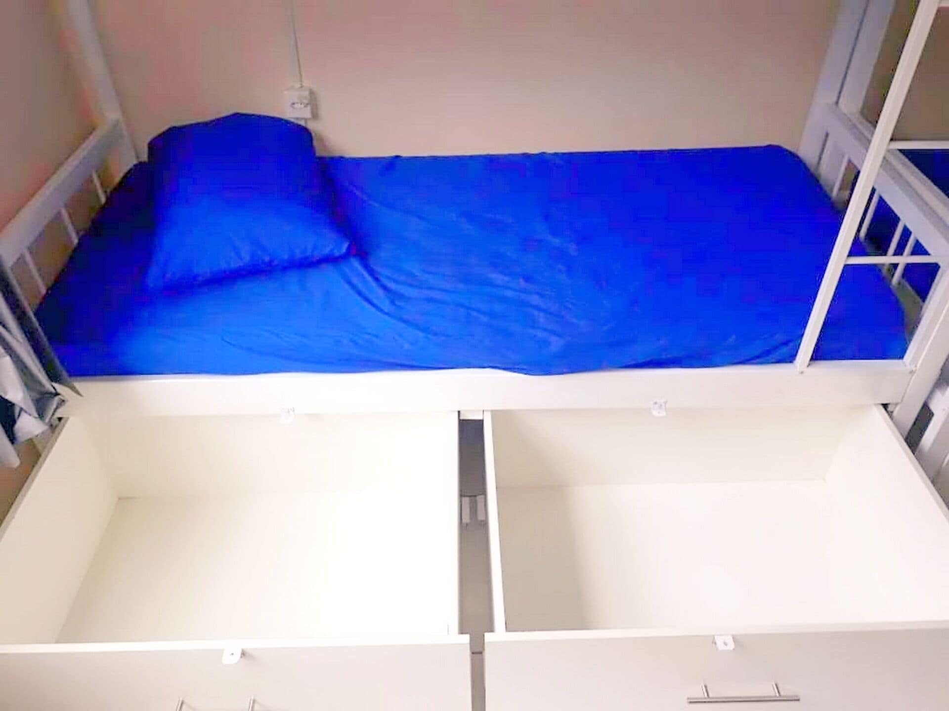 MIXED DORM, 8 PEOPLE