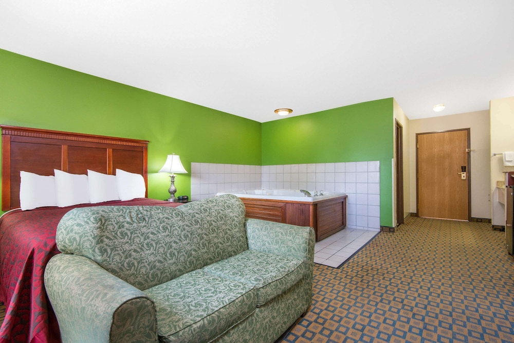 Days Inn & Suites By Wyndham Wichita 9/18