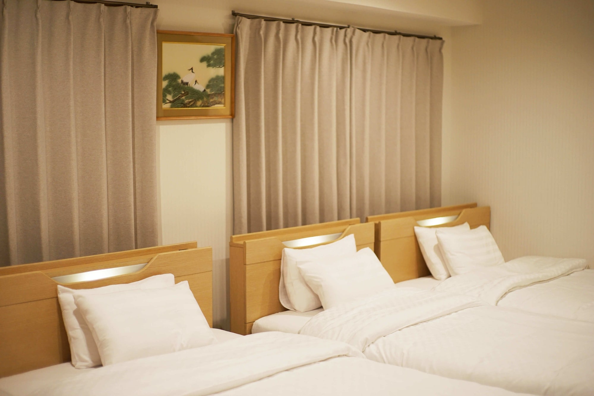 SEMI ROOM, FAMILY, TWIN BEDS, 2 SEMI DOUBLE BEDS