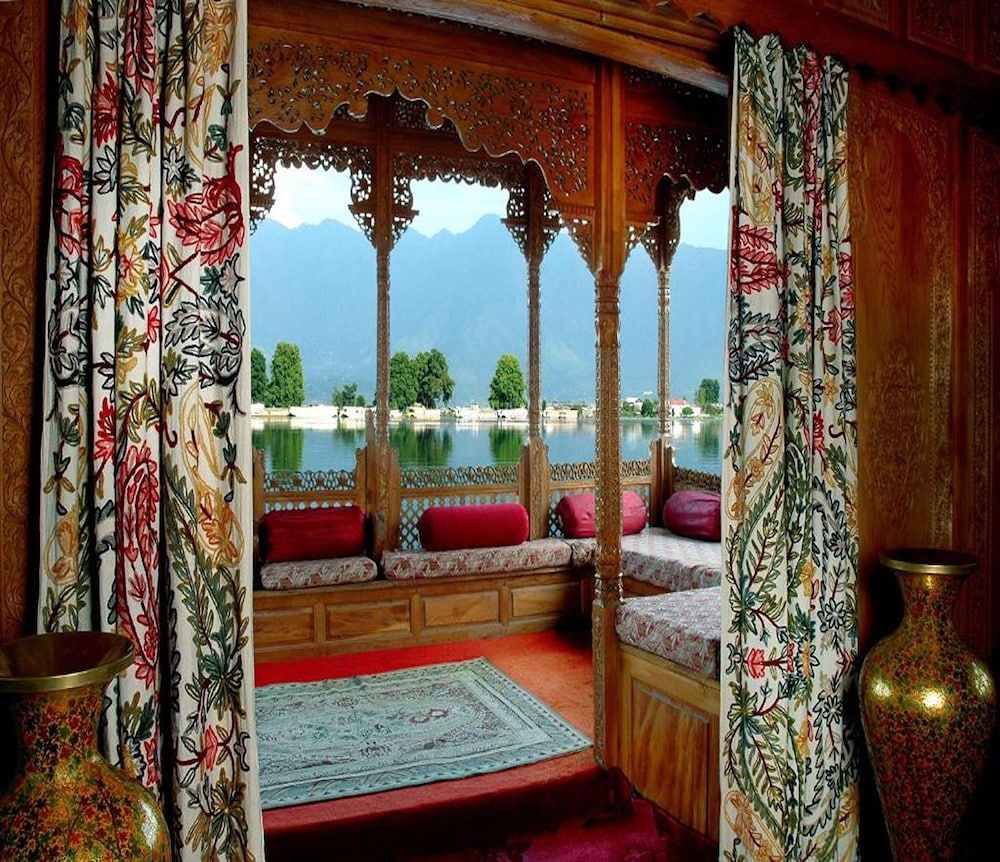 WelcomHeritage Gurkha Houseboats 17/35