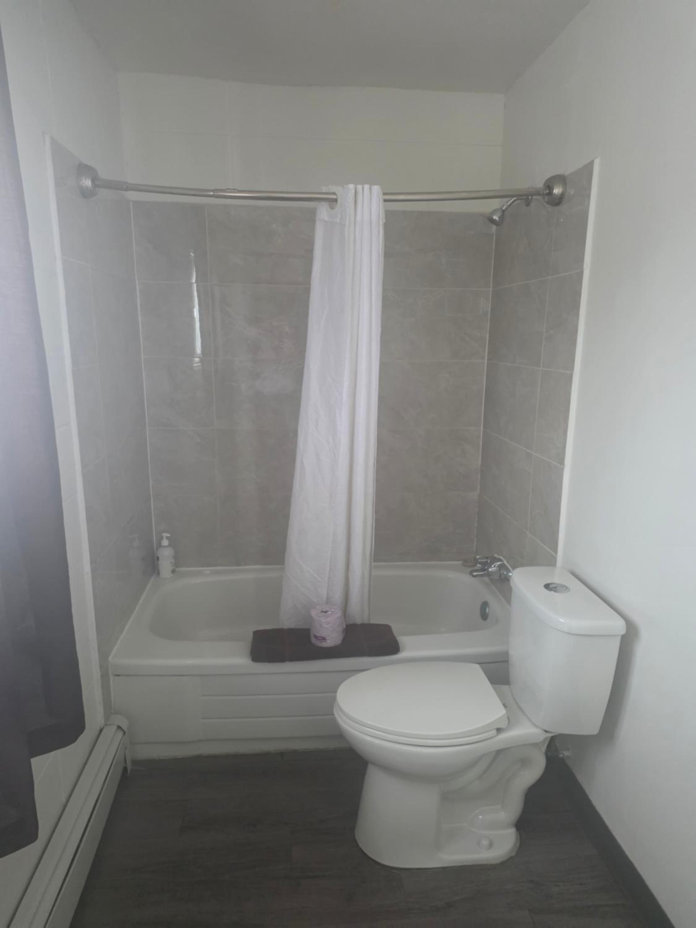استوديو بسريرين كوين، Howard Johnson by Wyndham Grande Prairie 3/4
