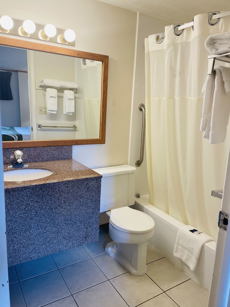 Americas Best Value Inn Sandpoint 43/49