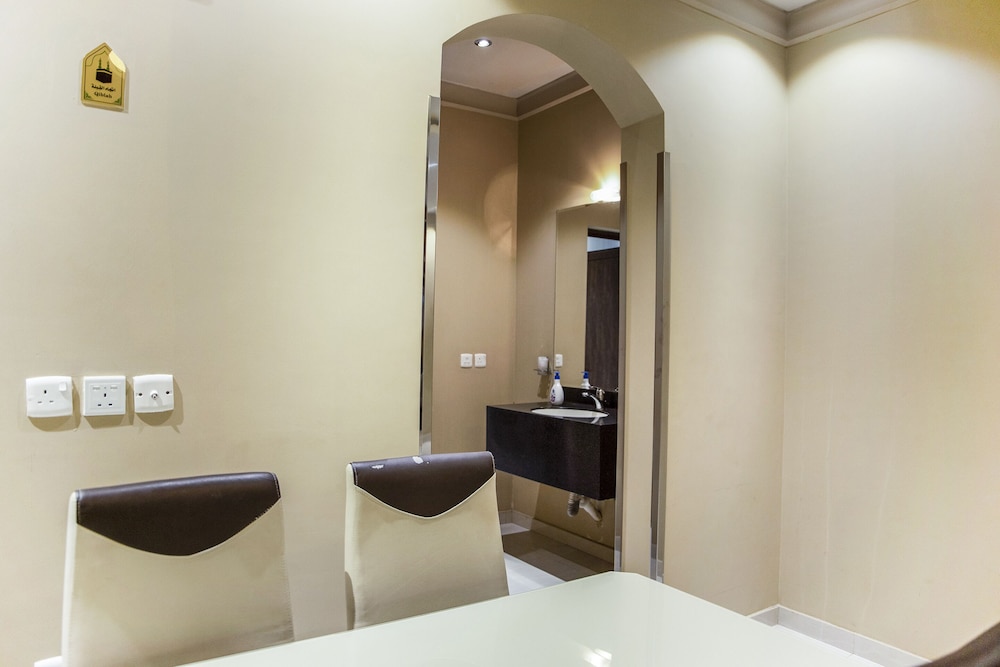 شقة بسرير كينج وسريرين منفصلين بغرفتي نوم، اويو 628 اجنحة وسن(OYO 628 Wasan Suites) 7/7