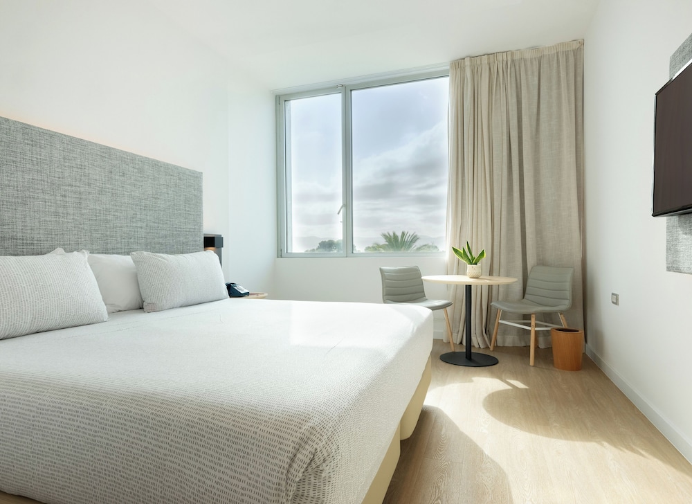 STUDIO, KING BED