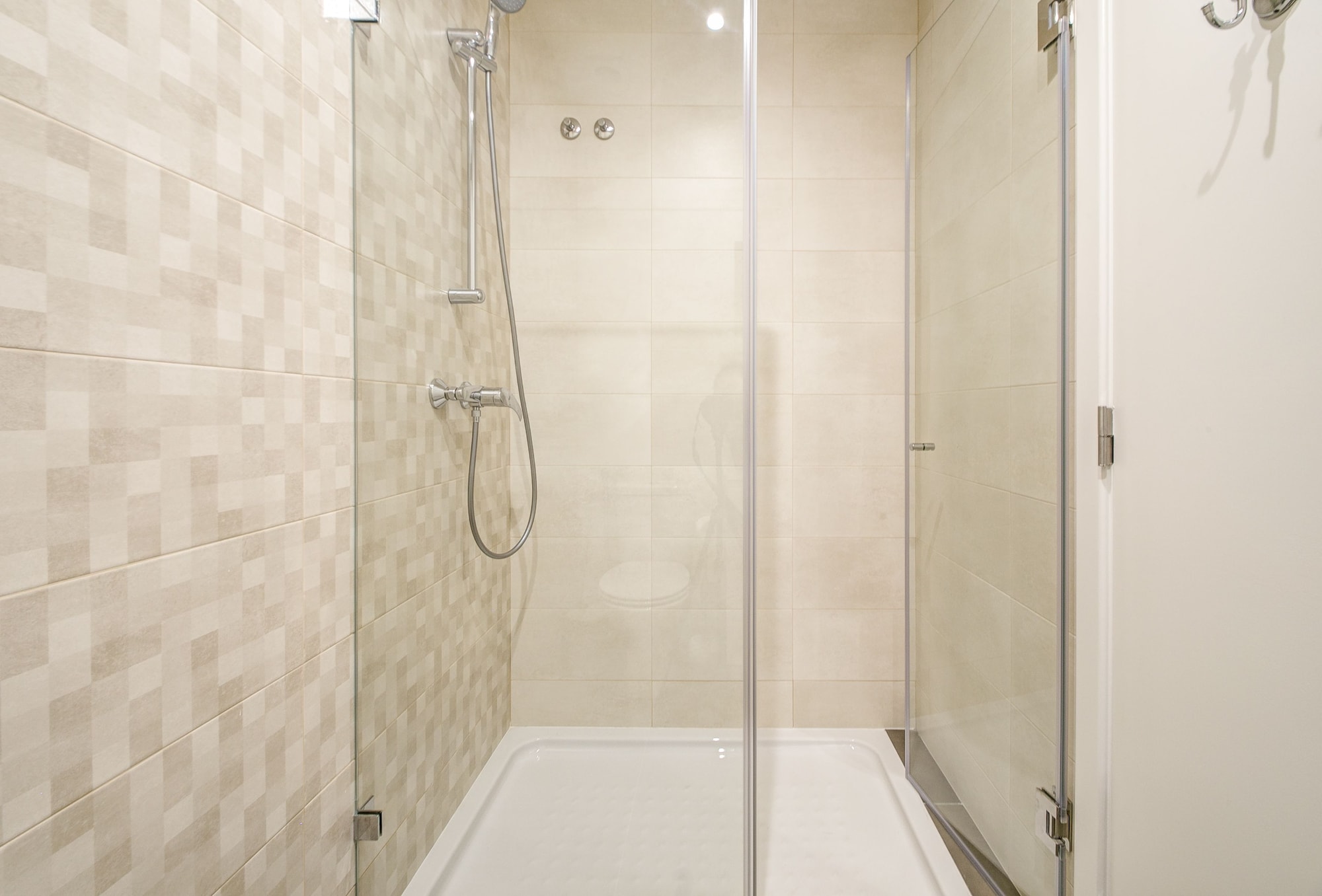 شقة كلاسيكية بسريرين مزدوجين بـ5 غرف نوم مع أريكة، Home Out Rooms and Apartments 9/9