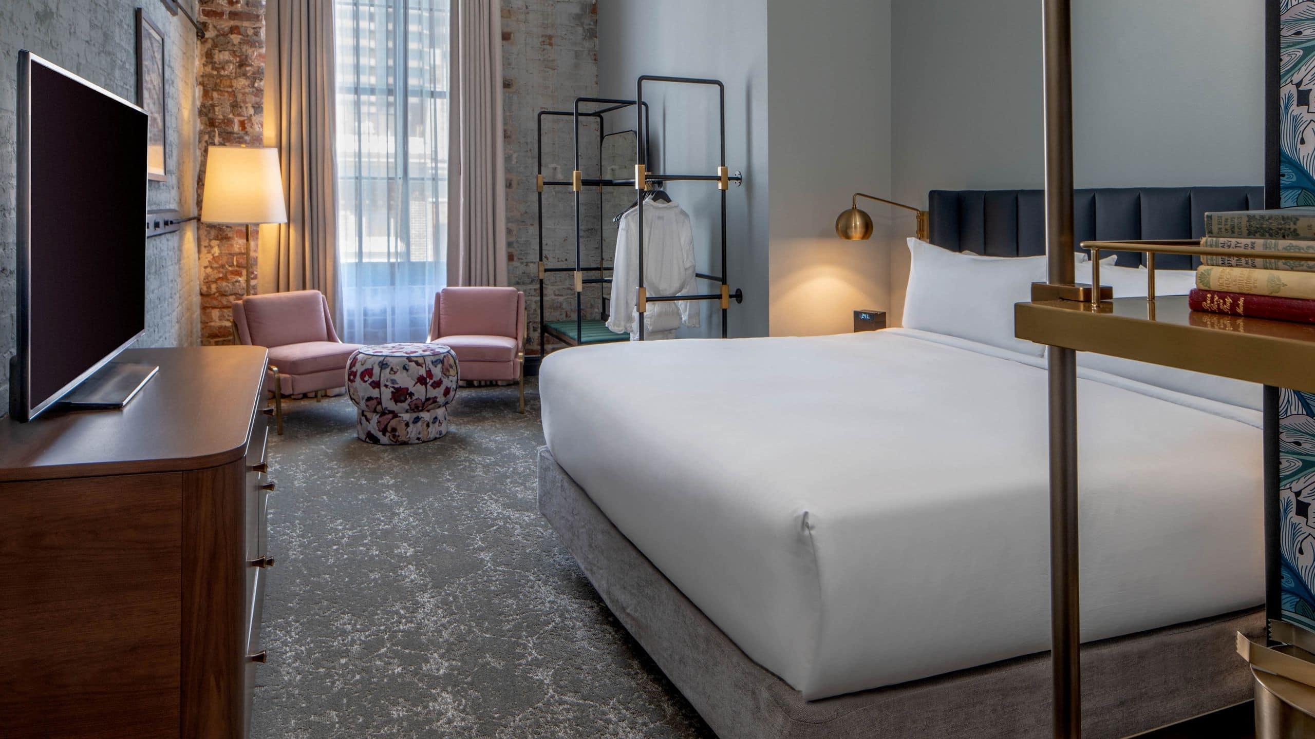 Suite, King Bed, Magazine Street View