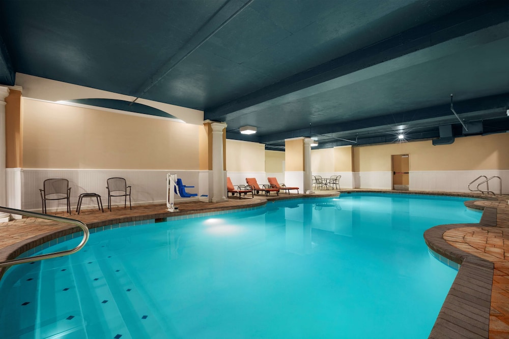 Country Inn & Suites by Radisson, Virginia Beach (Oceanfront) 6/35