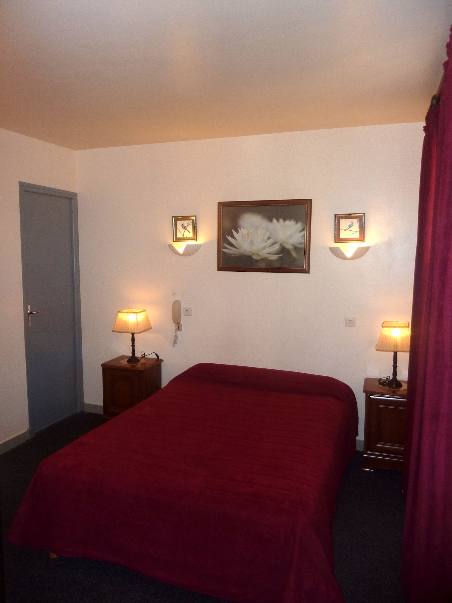 ROOM, SINGLE