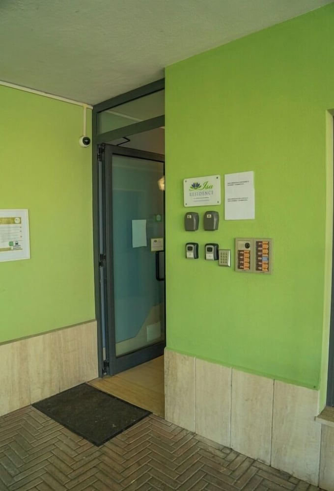 Isa Fiumicino Airport Residence 30/50