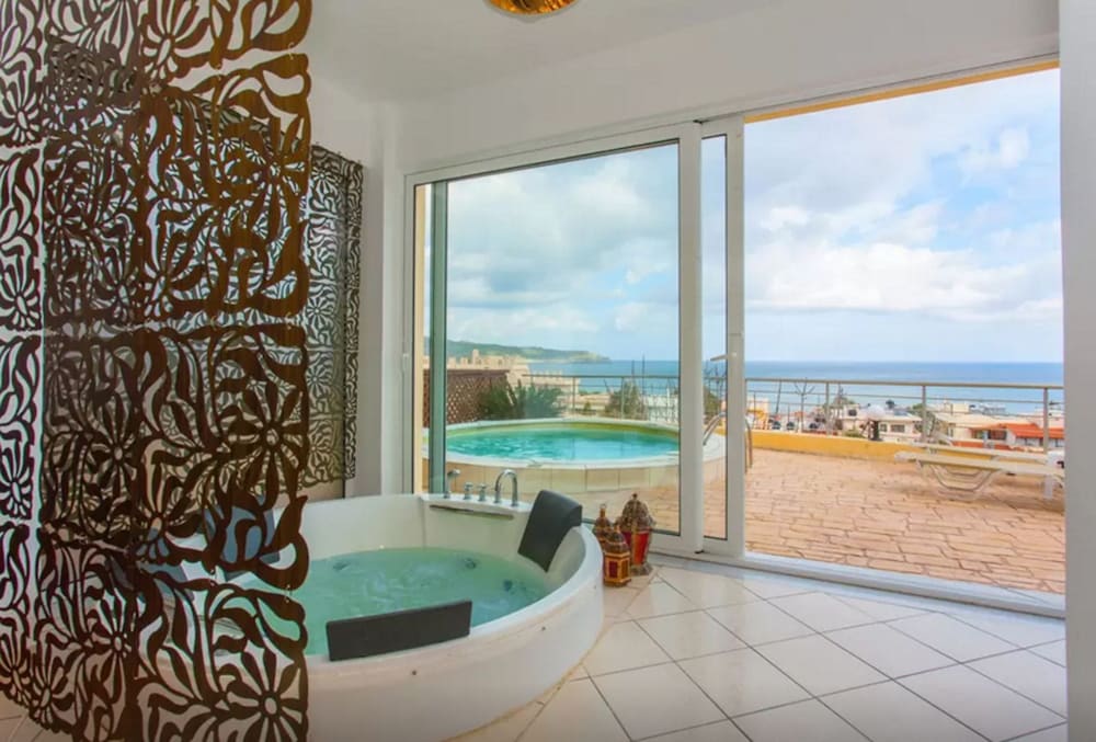 Blue Villas 10/50