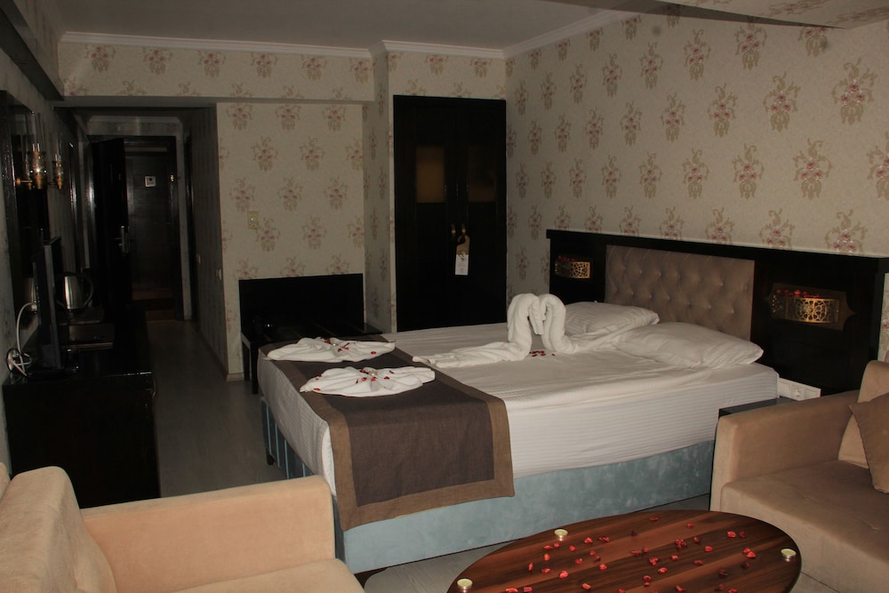 Tourist Hotel 15/63