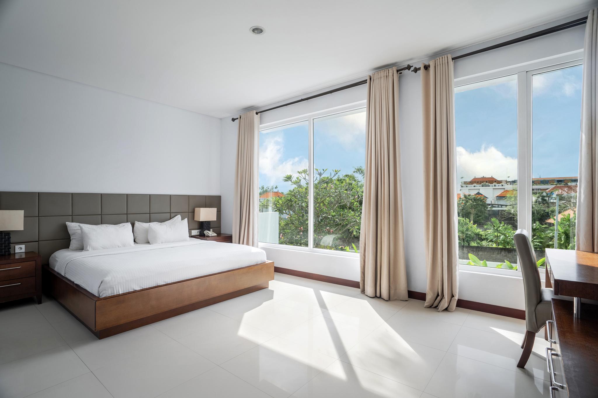 3 Bedrooms, Suite