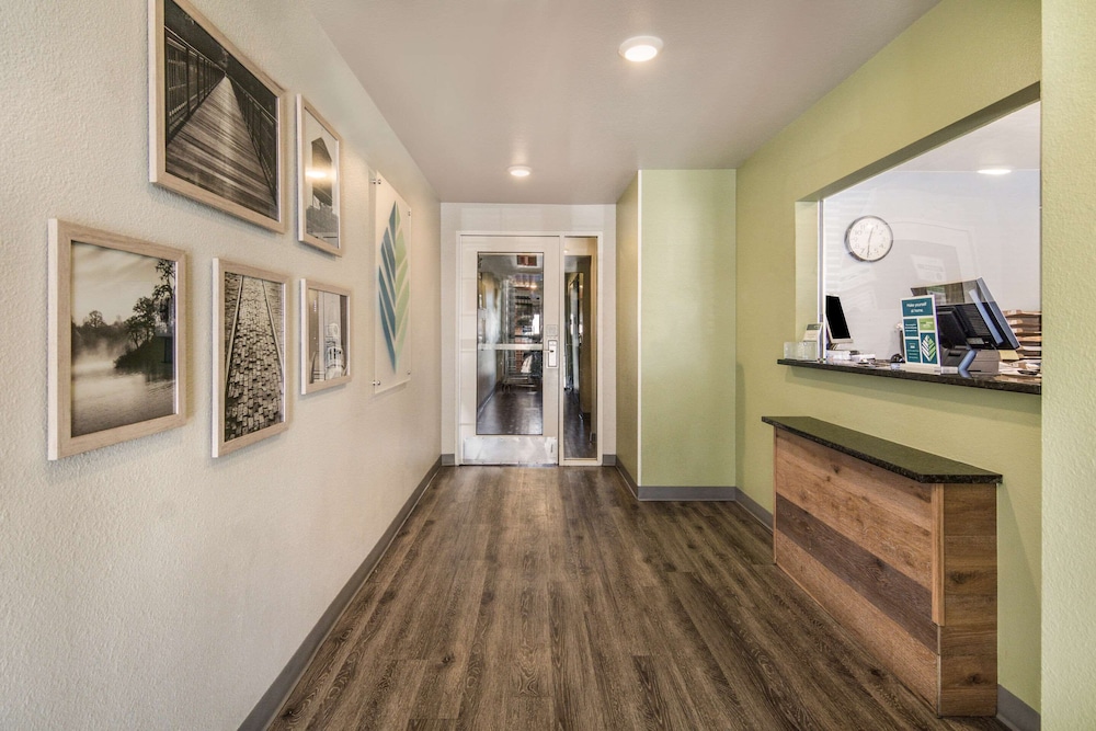 WoodSpring Suites Denton 11/35