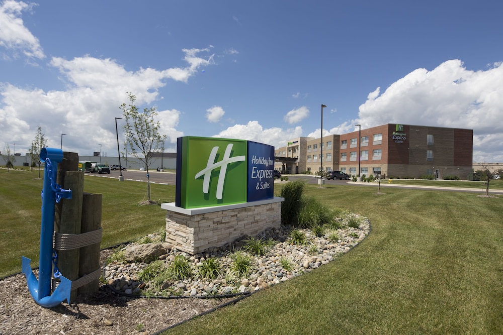 Holiday Inn Express Suites Monroe 3/43