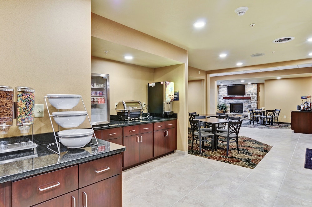 Cobblestone Inn & Suites - Ambridge 6/49