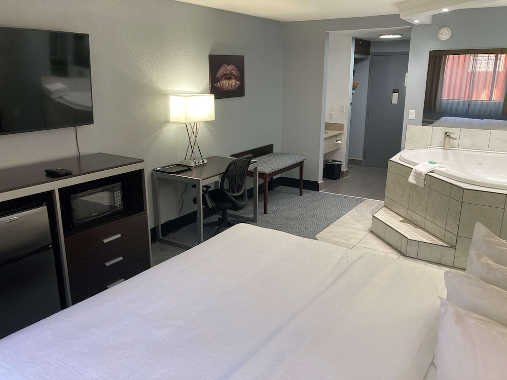 Best Western Plus Reading Inn & Suites 19/37