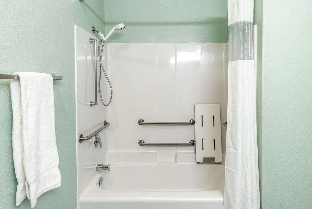 La Quinta Inn Suites By Wyndham Newport 9/40