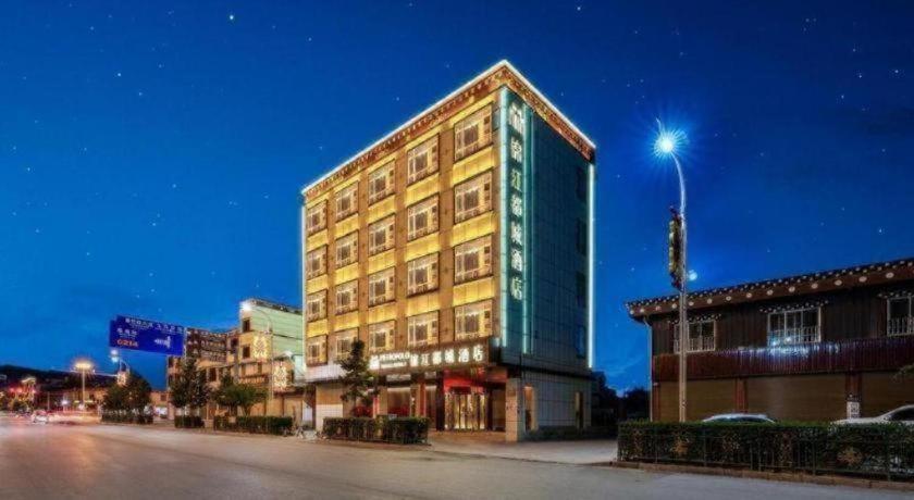 Metropolo Jinjiang Hotel ((Shangri-La Songzanlin Temple) 5/60