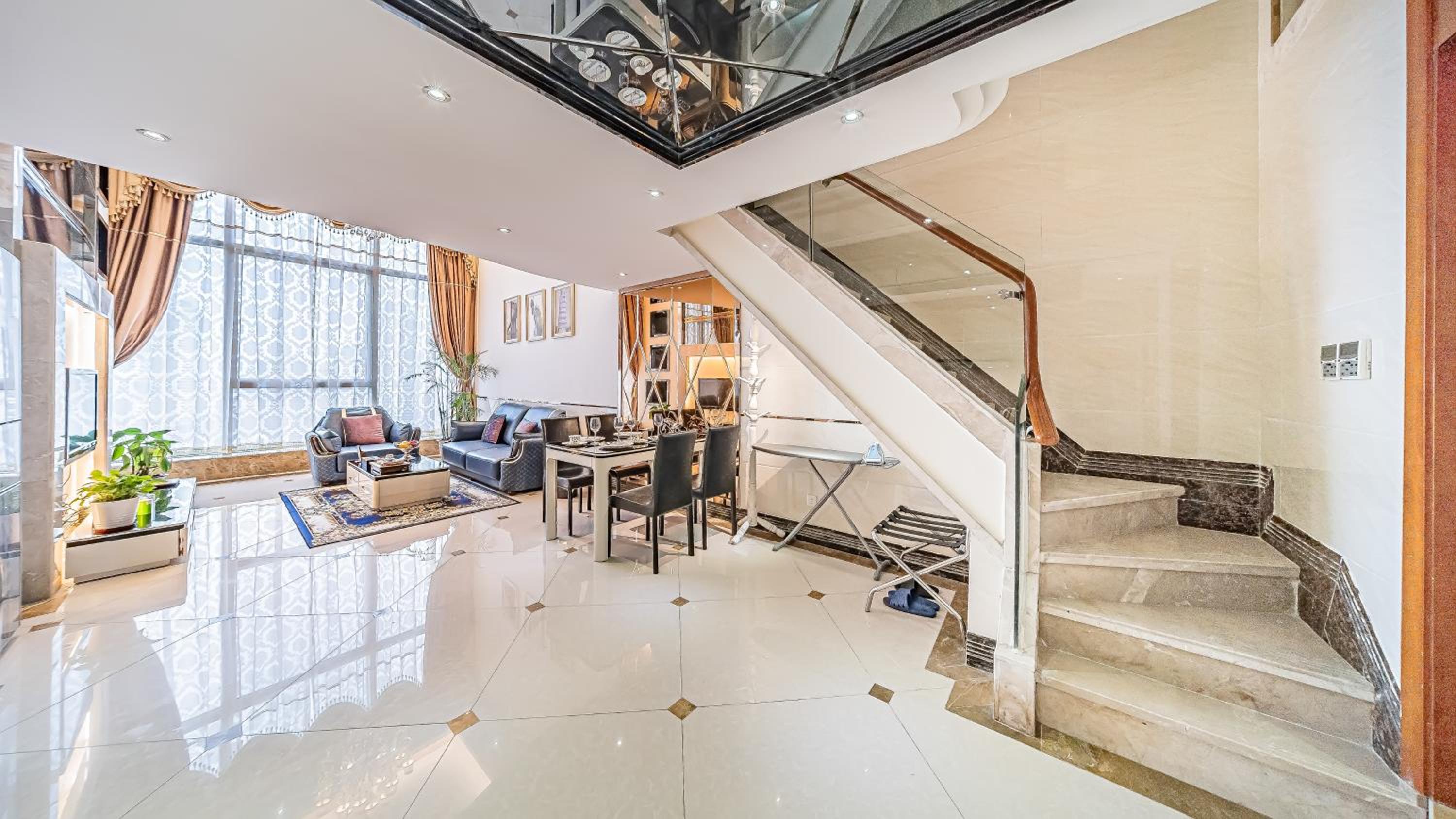 South North International Apartment 37/45