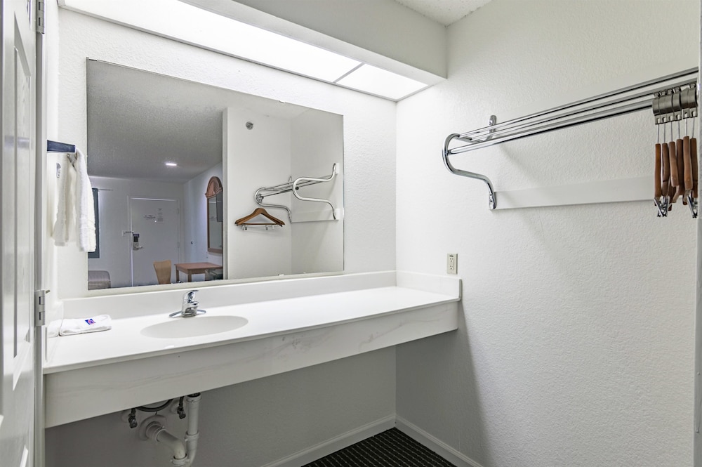 Motel6 Azle, TX 37/38