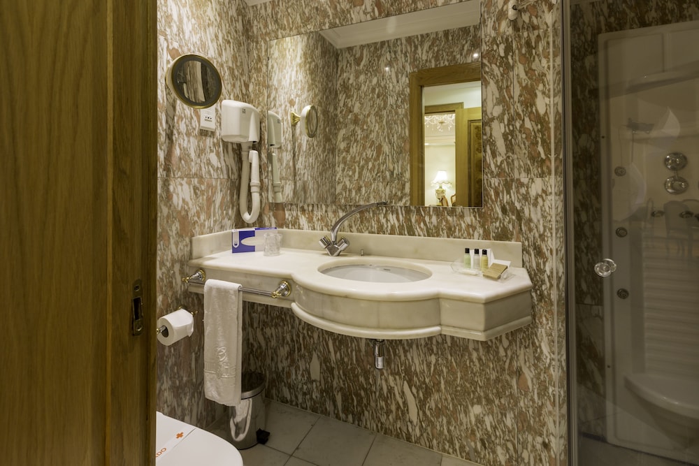 DELUXE, SUITE, OCEAN VIEW, BATHTUB