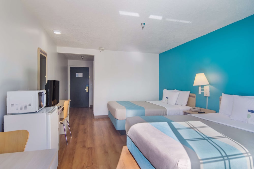 Motel6 The Dalles, OR 24/41