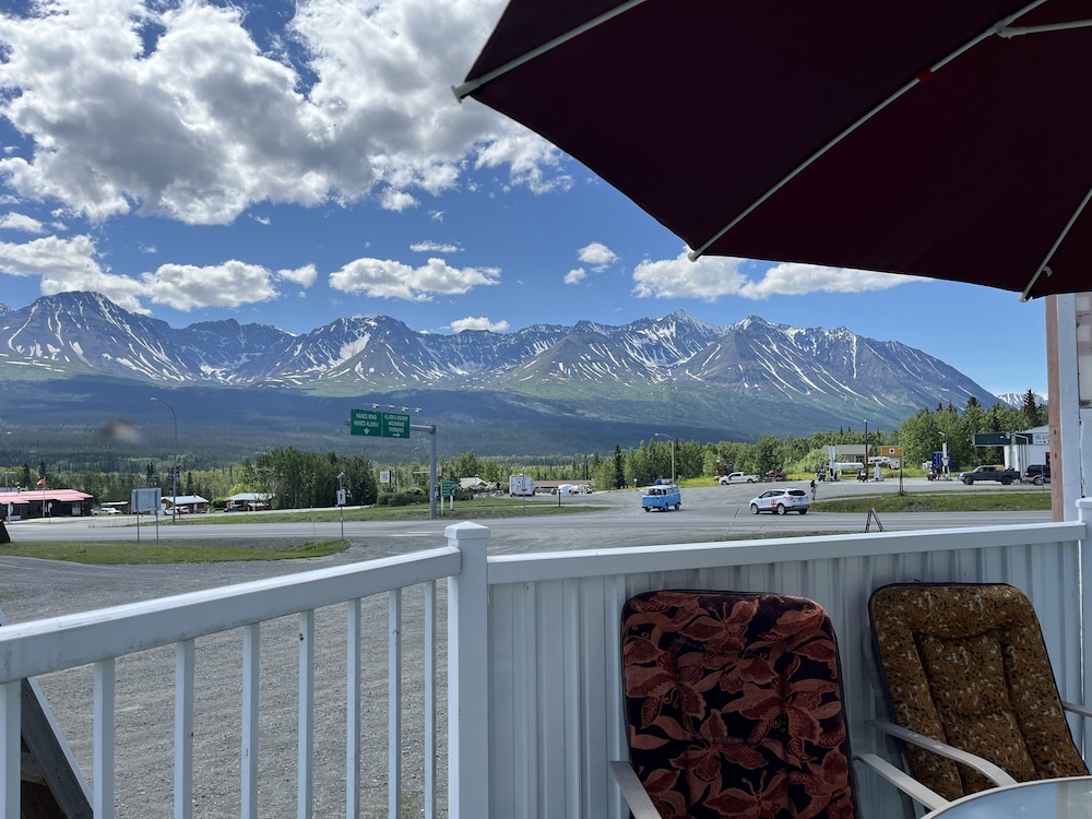 Kluane Park Inn 4/28