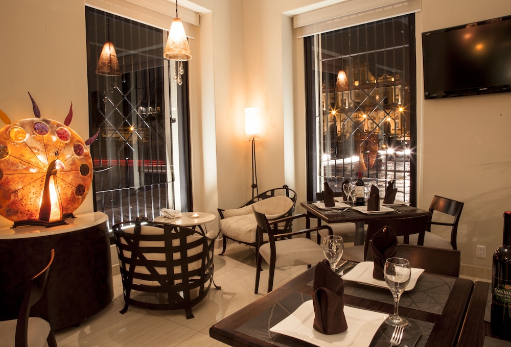 Plaza Gallery Hotel & Boutique 53/70