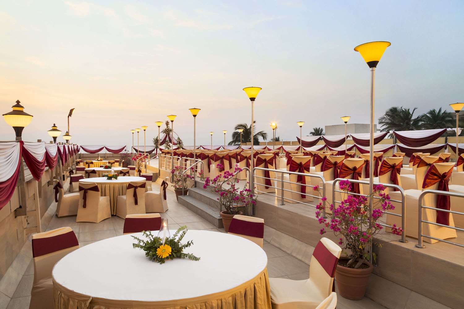 Ramada Plaza Palm Grove 32/54