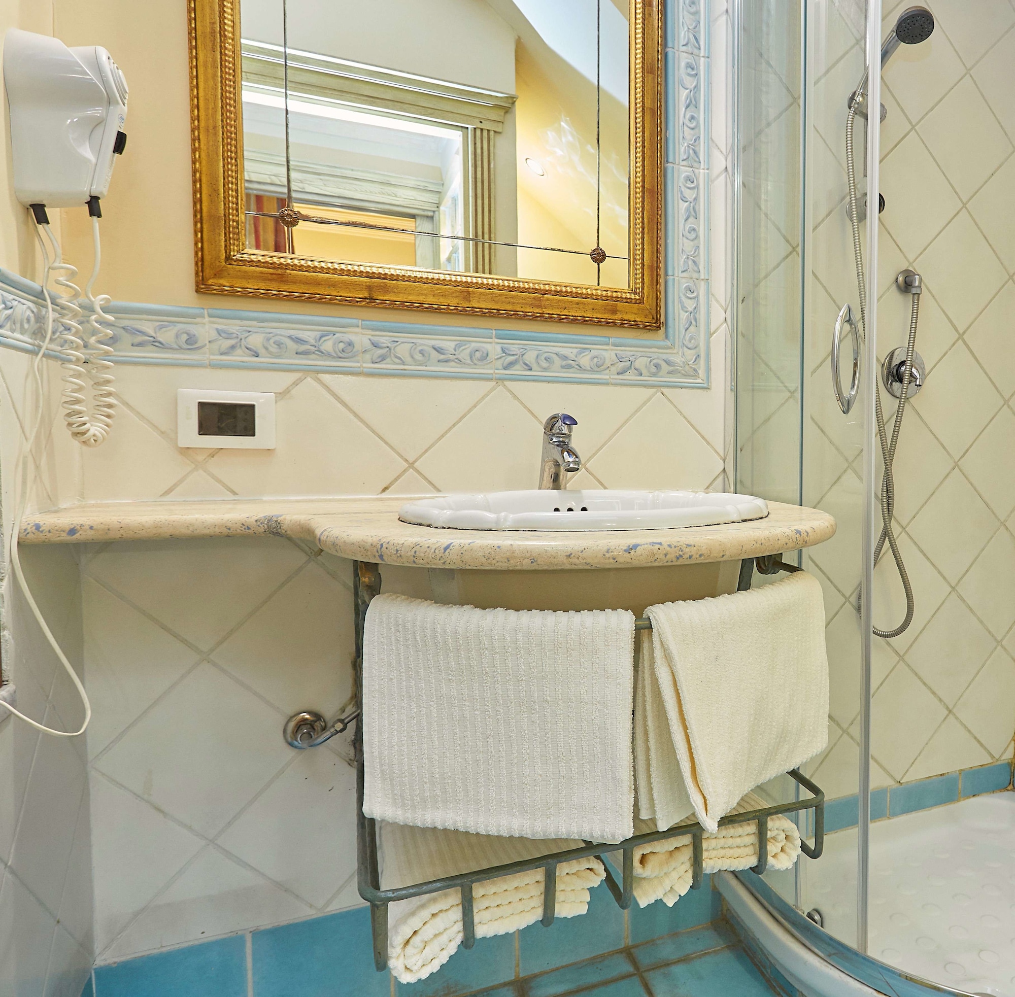 junior suite, multiple beds