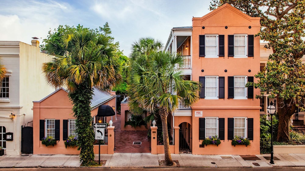 Elliott House Inn 4/40
