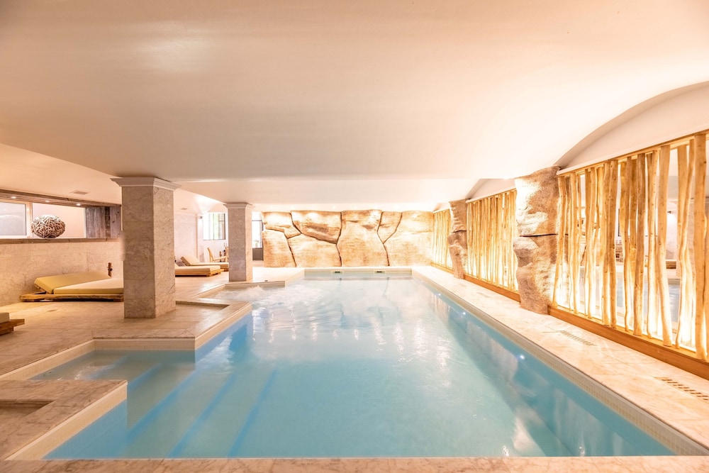 swimming pool spa