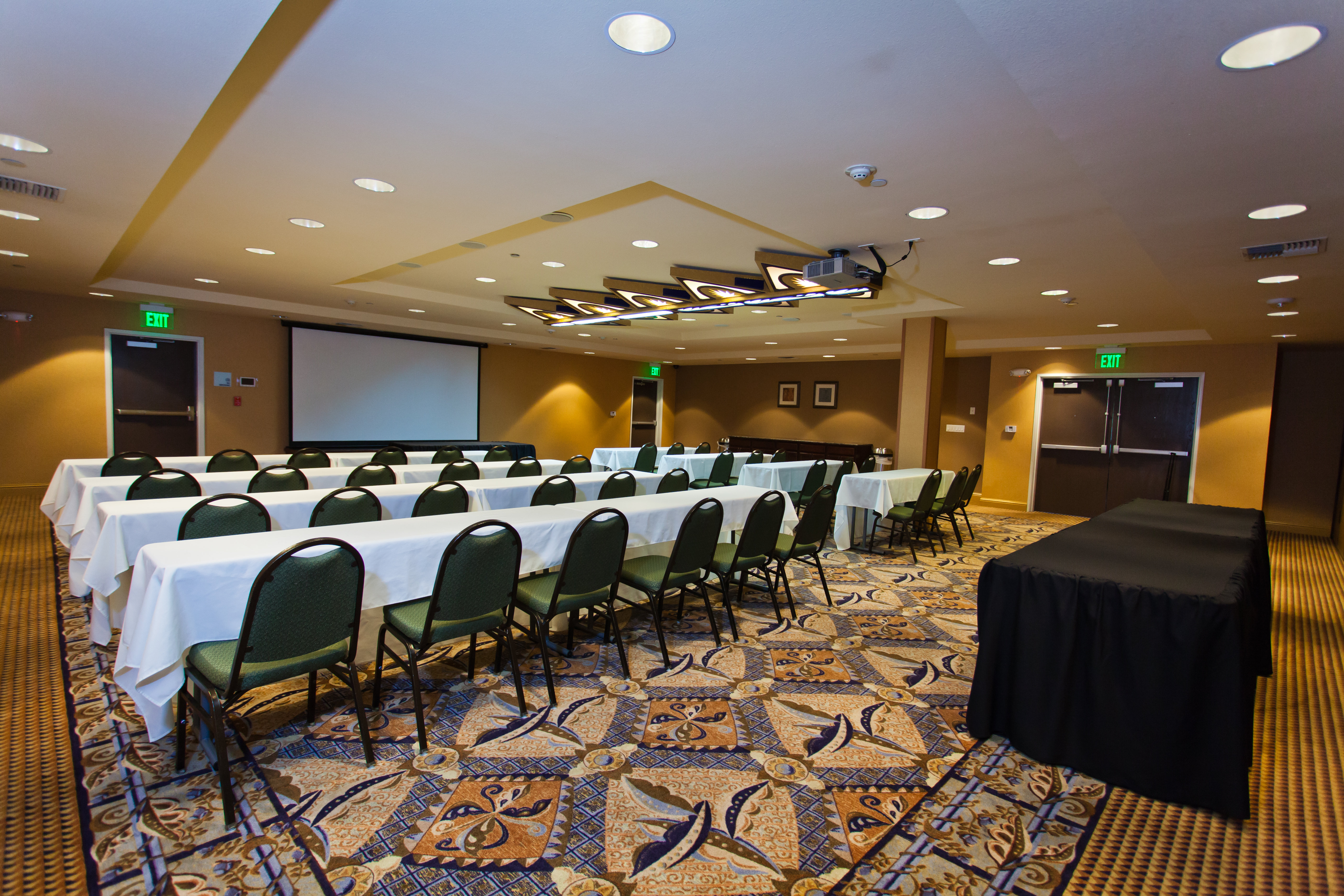 Holiday Inn Express Hotel Suites Sacramento Ne C 68/75