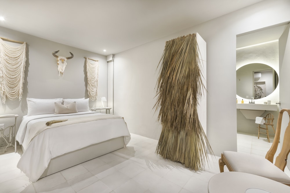 DELUXE, QUEEN BED