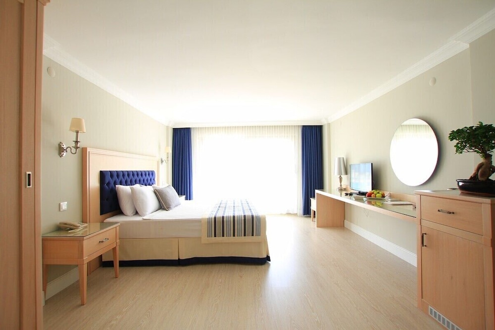 Palm Bay Beach Hotel 35/61