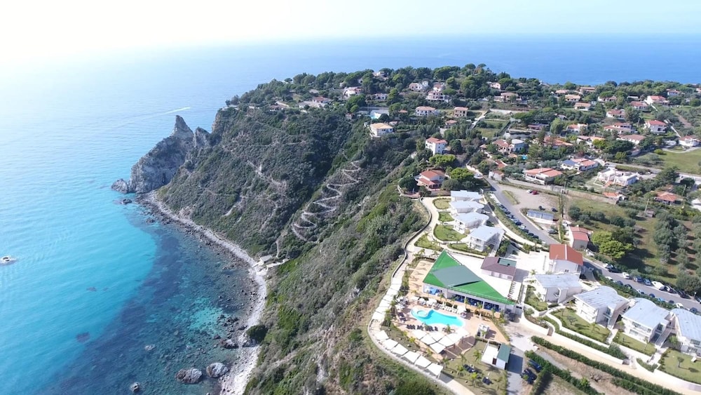 Blue Bay Resort 54/72