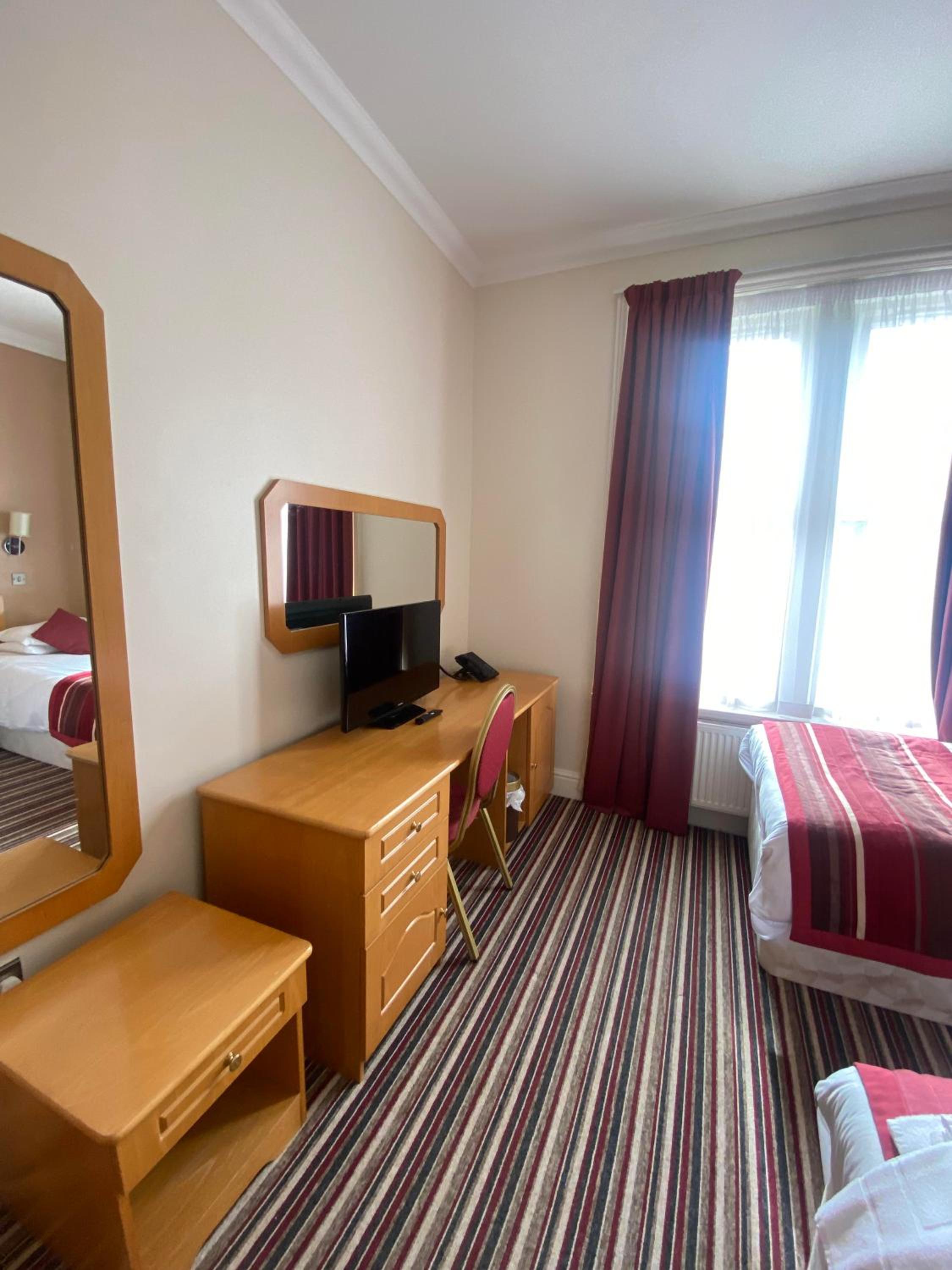 The Lawn Hotel 15/20