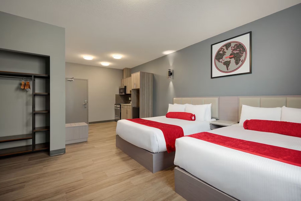 Ramada by Wyndham West Edmonton Hotel & Suites 27/45