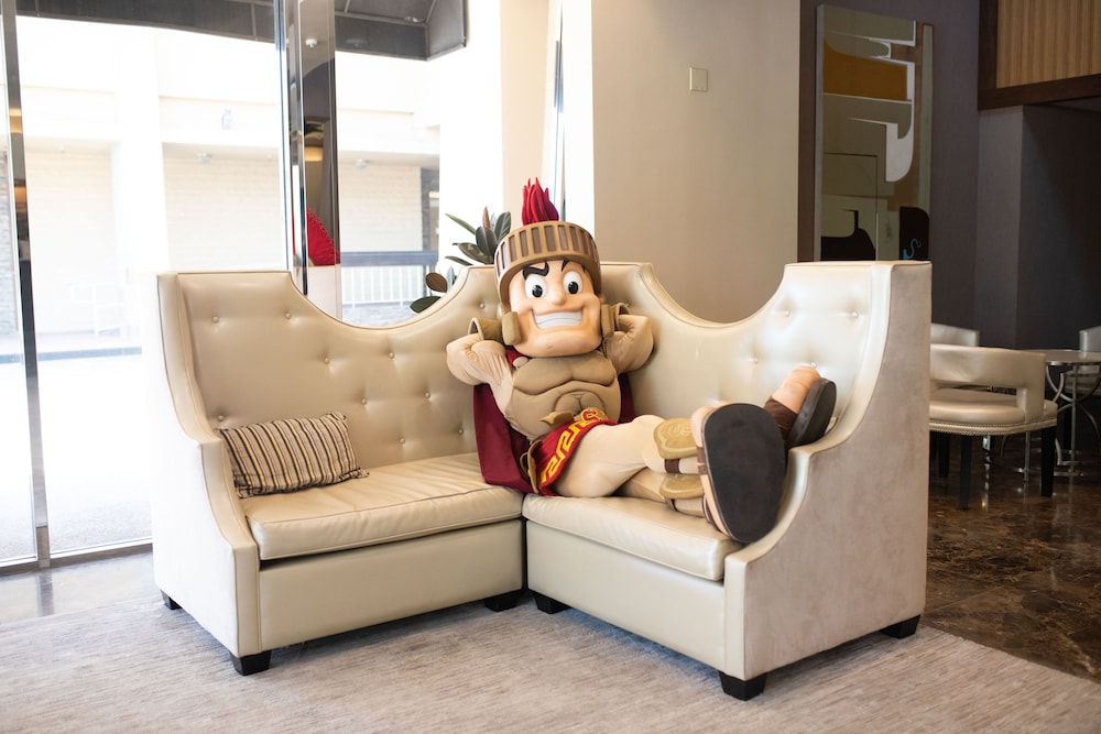 USC Hotel 28/51