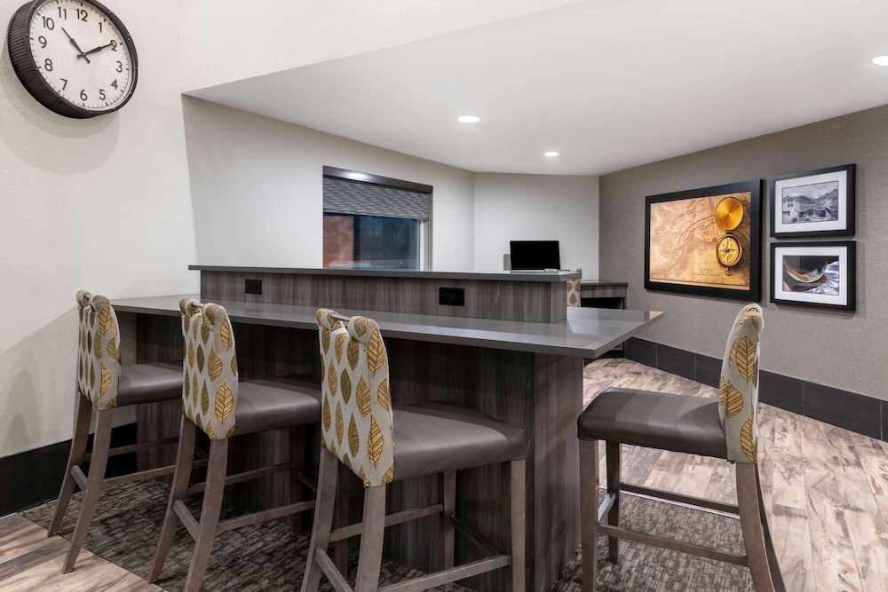 La Quinta Inn & Suites by Wyndham Fairbanks Airport 7/50