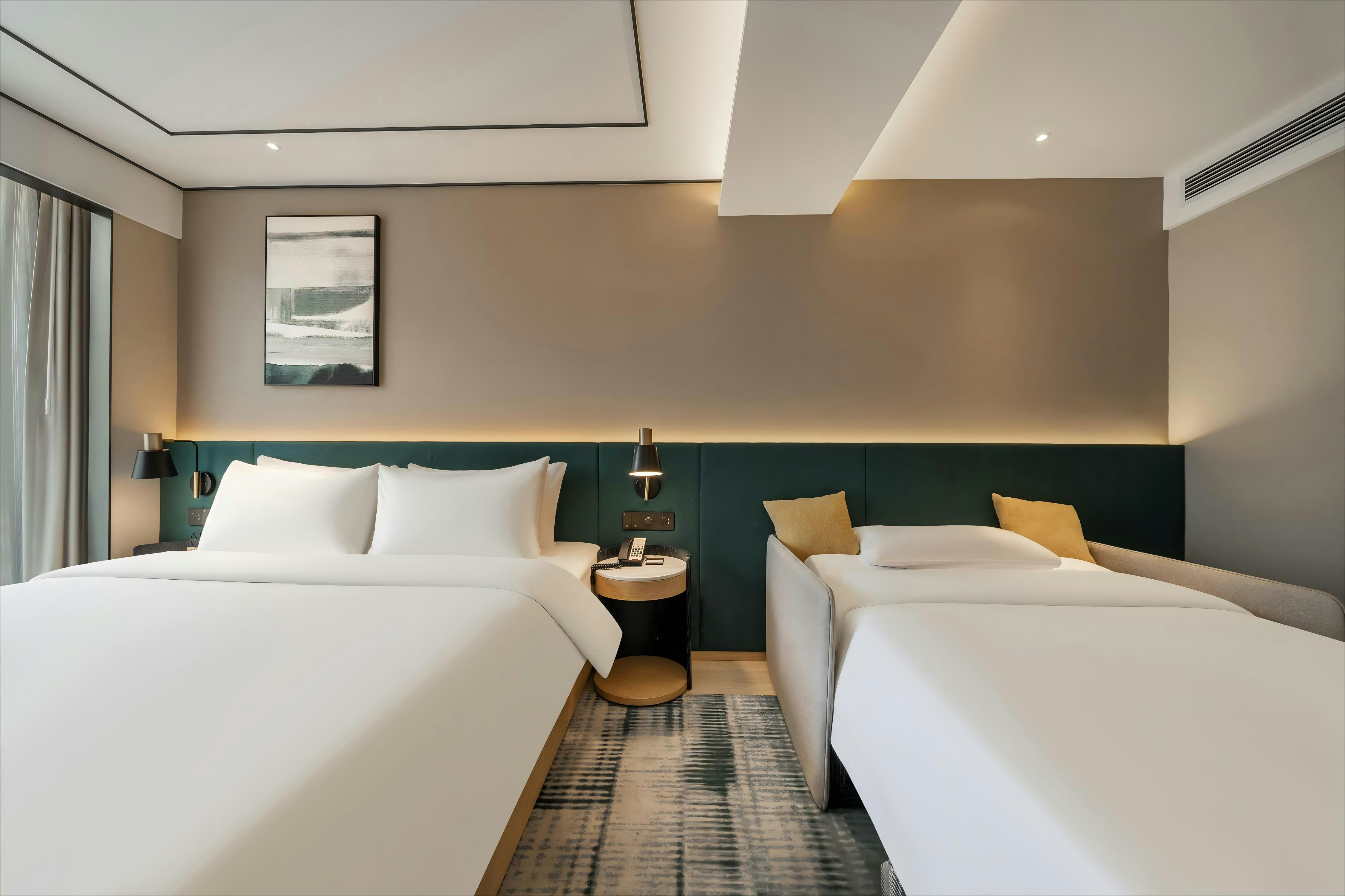 ROOM, KING BED, SOFA