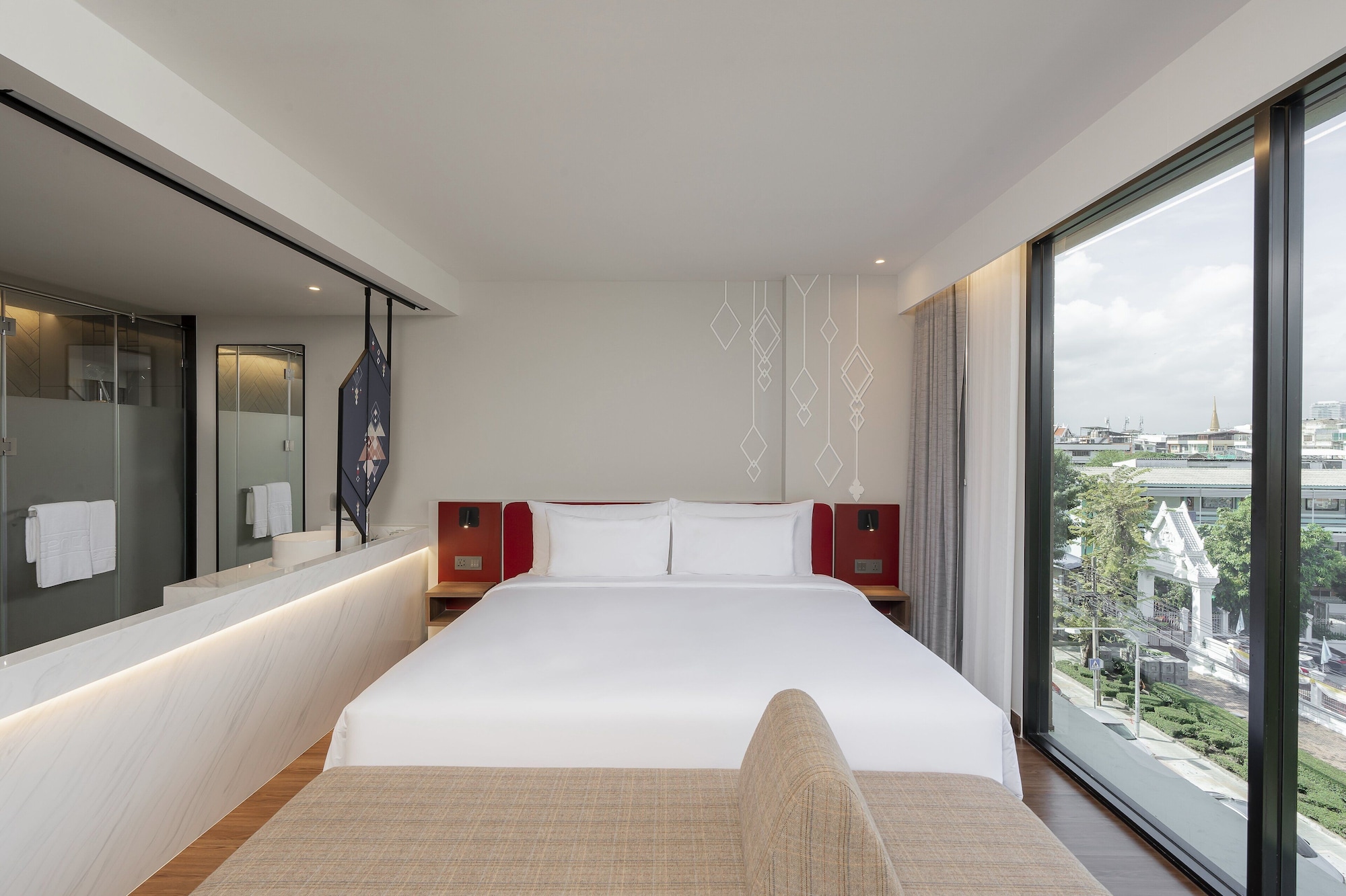PREMIUM, DELUXE, KING BED